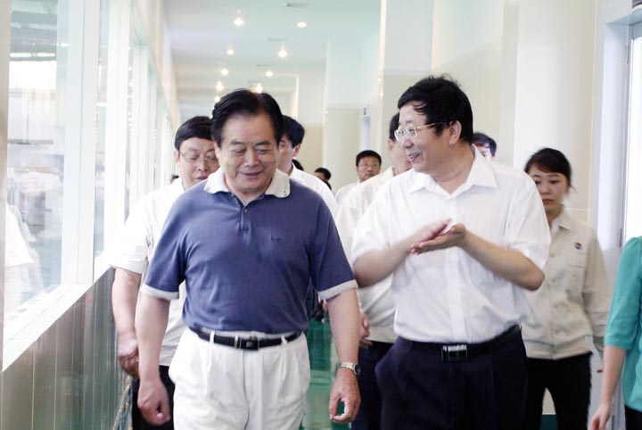 原四川省委副书记、省长蒋巨峰视察旭虹公司