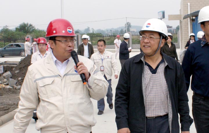 原绵阳市人大常委会主任蒋仁富考察旭虹公司