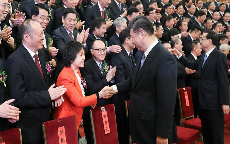 中共中央总书记、国家主席、中央军委主席习近平 亲切接见东旭集团总工程师李青